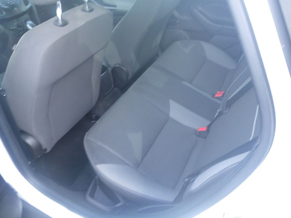 2012 Ford Focus Image 8