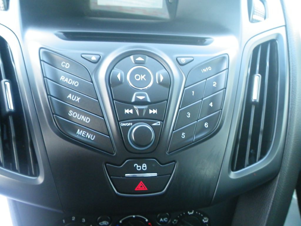 2012 Ford Focus Image 12