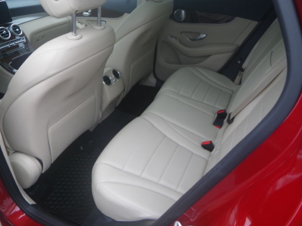 2016 Mercedes-Benz GLC-Class Image 9