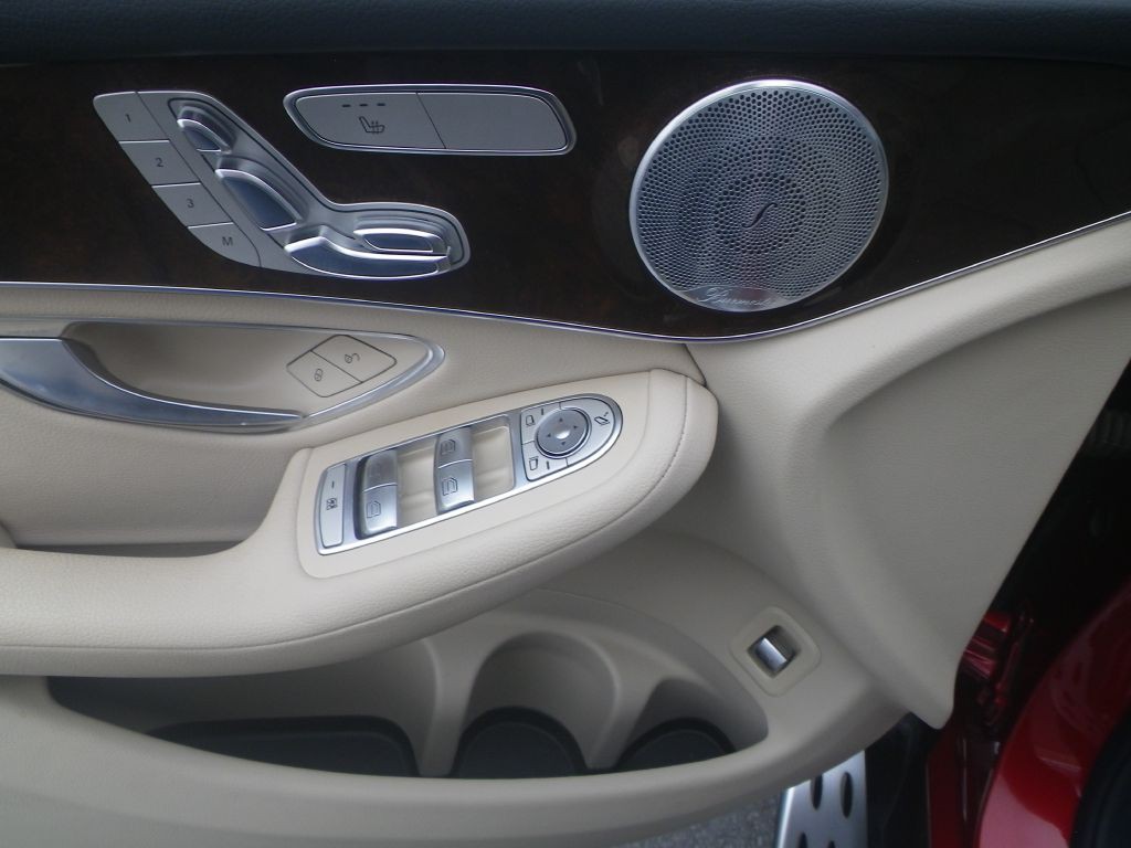 2016 Mercedes-Benz GLC-Class Image 12