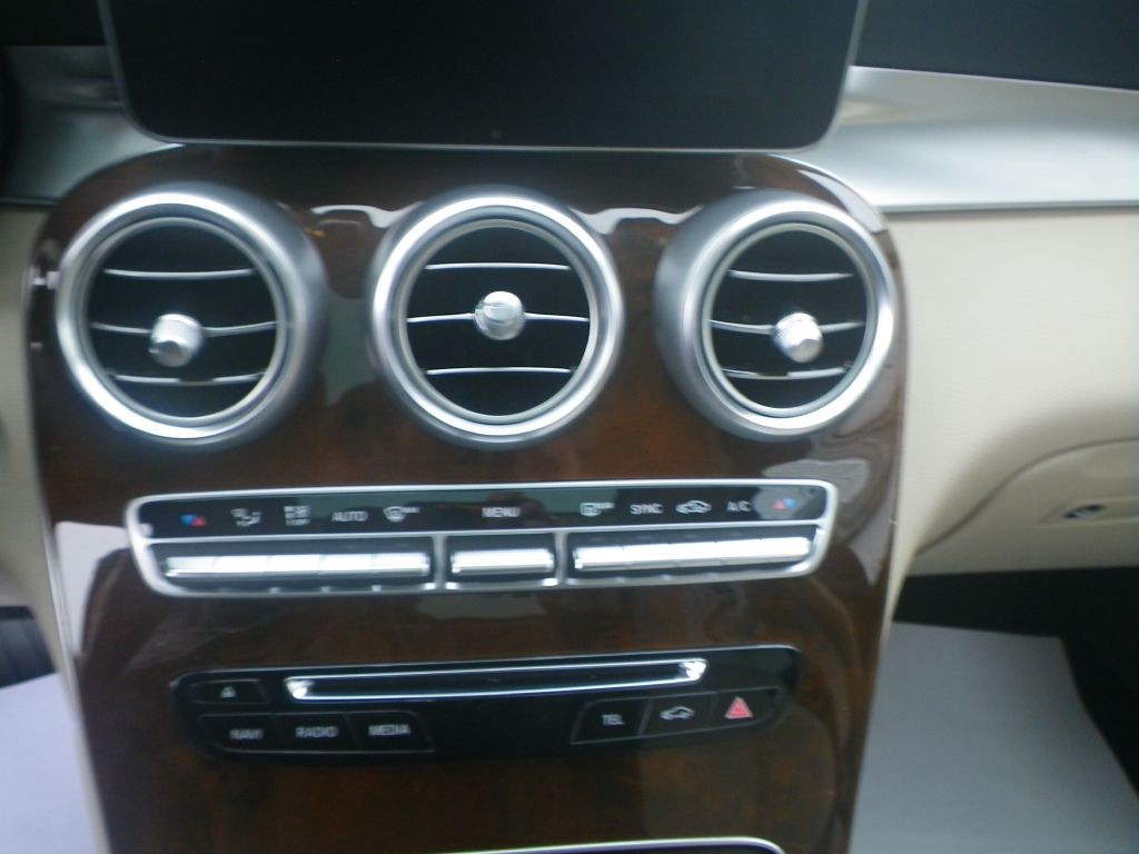 2016 Mercedes-Benz GLC-Class Image 15