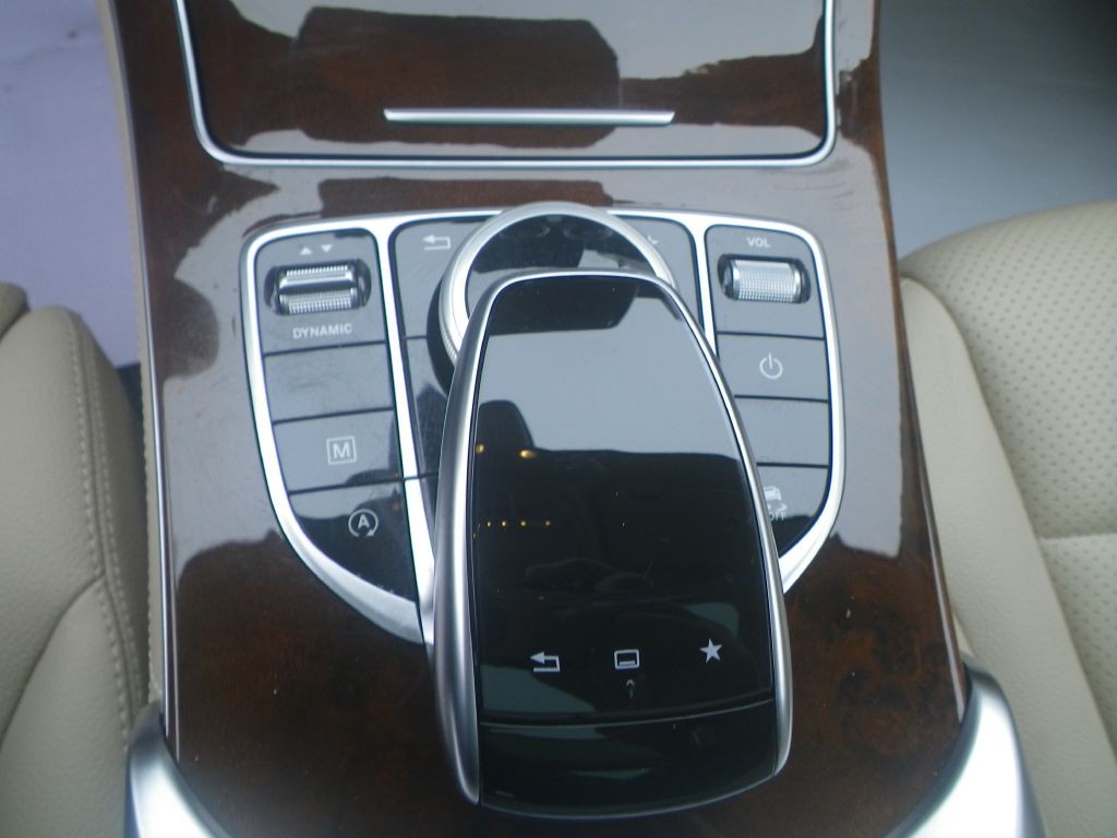 2016 Mercedes-Benz GLC-Class Image 16