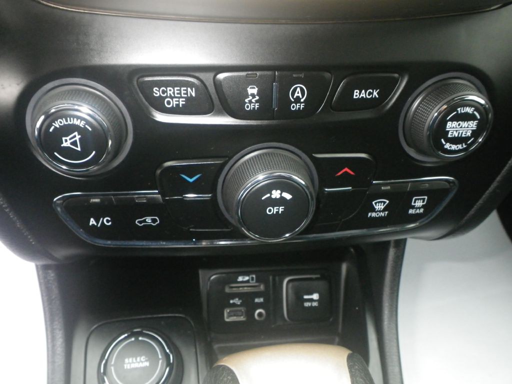 2017 Jeep Cherokee Image 13