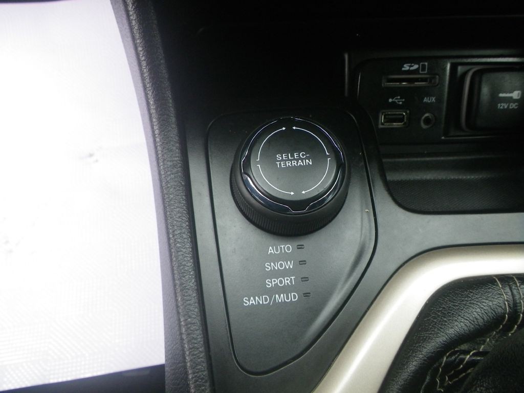 2017 Jeep Cherokee Image 14