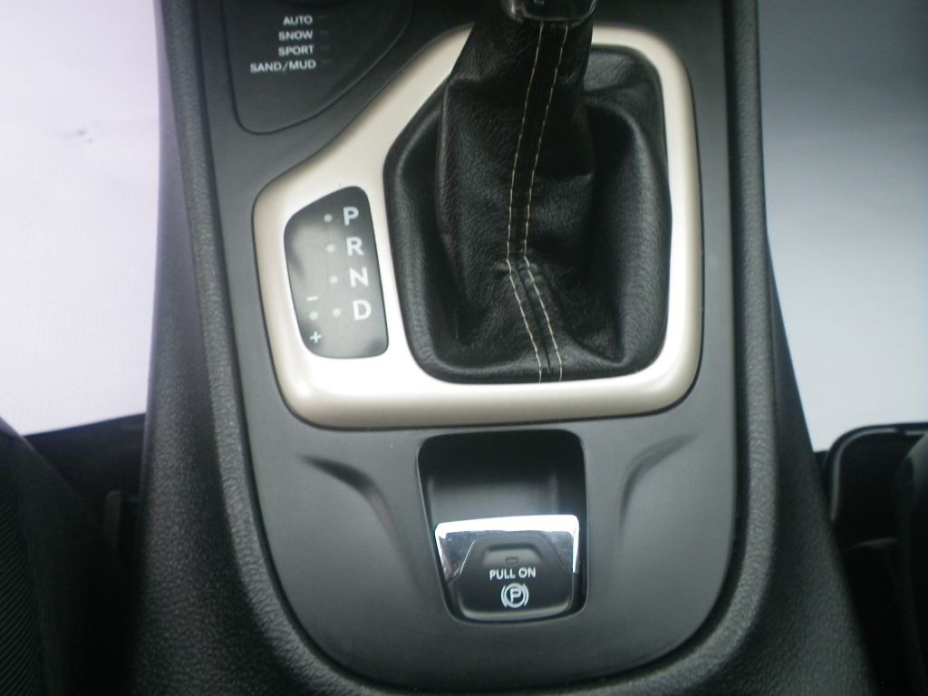 2017 Jeep Cherokee Image 15