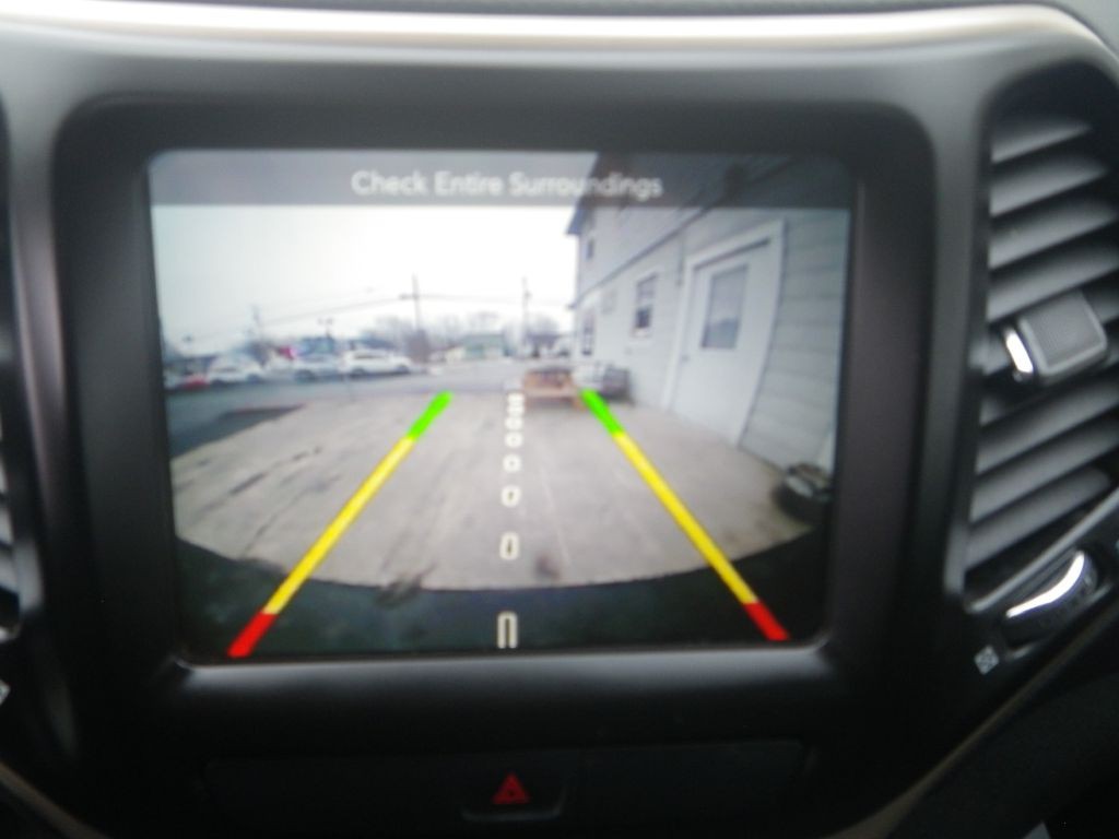 2017 Jeep Cherokee Image 17