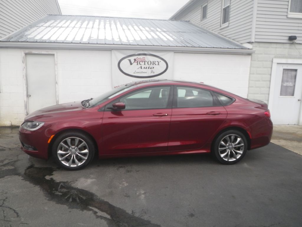 2015 Chrysler 200 Image 1