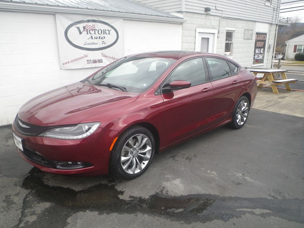 2015 Chrysler 200 Image 2