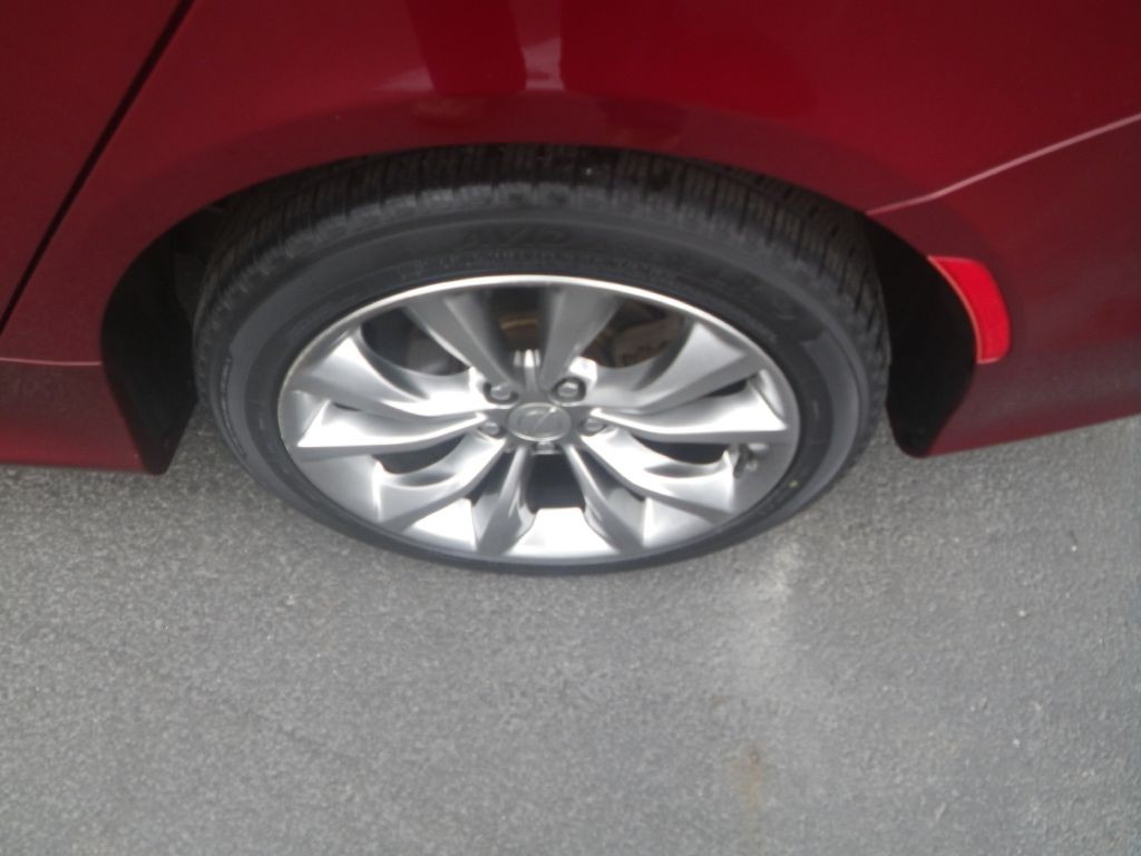 2015 Chrysler 200 Image 7
