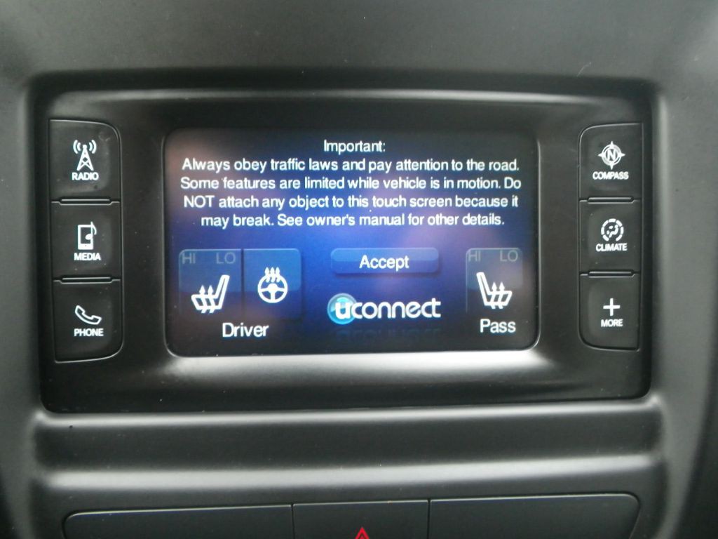 2015 Chrysler 200 Image 18