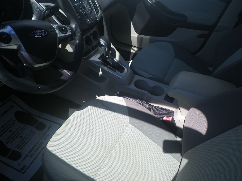 2012 Ford Focus Image 9
