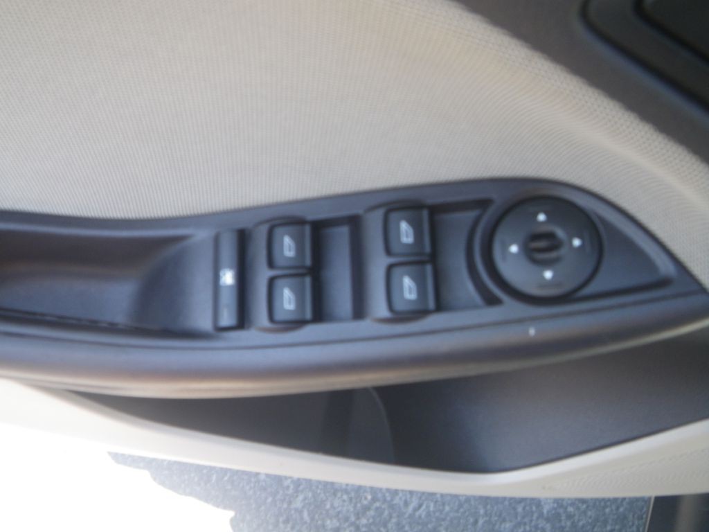 2012 Ford Focus Image 10