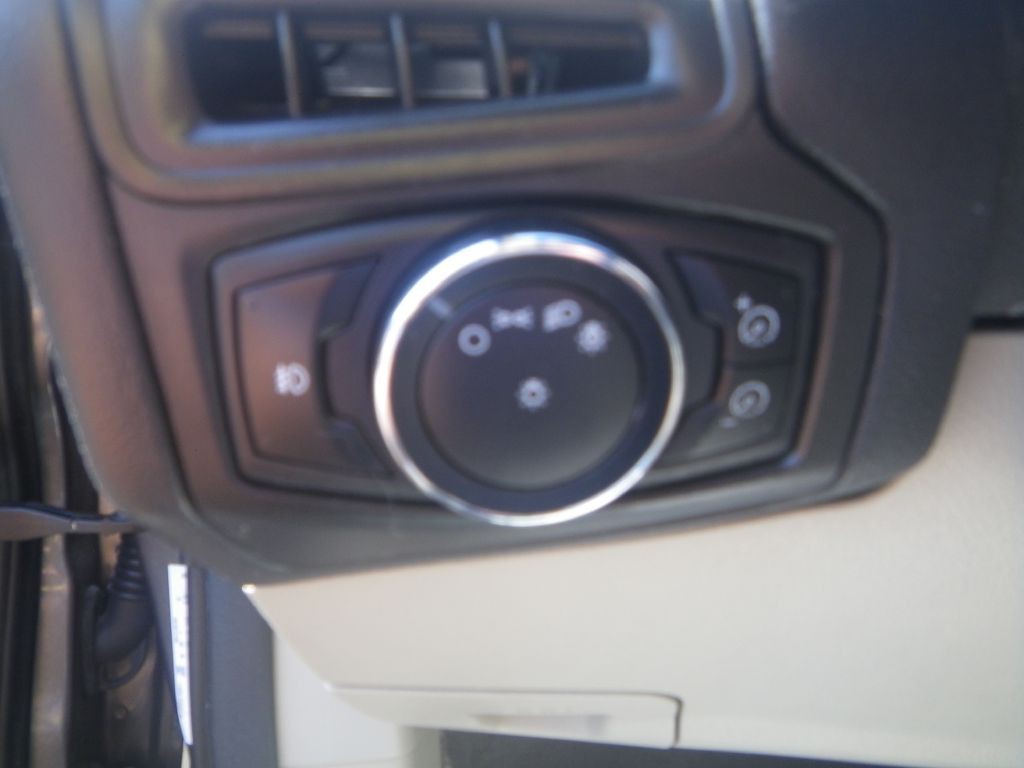 2012 Ford Focus Image 11