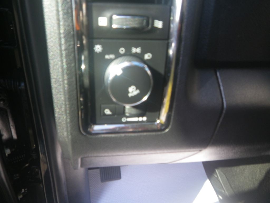 2014 RAM 1500 Image 13
