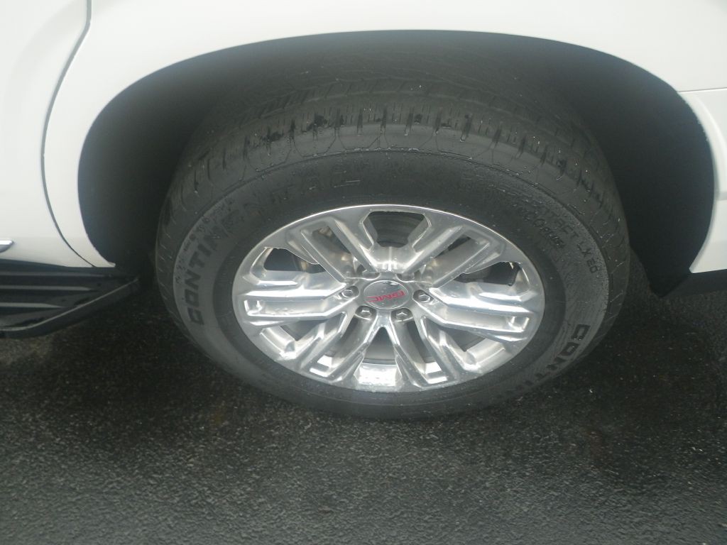 2023 GMC Yukon Image 8