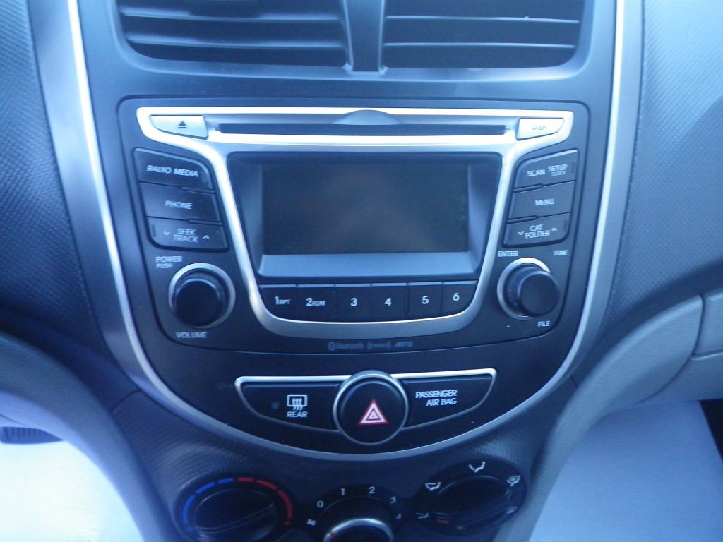 2017 Hyundai Accent Image 11