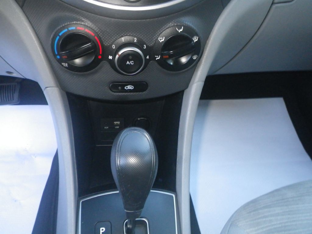 2017 Hyundai Accent Image 12