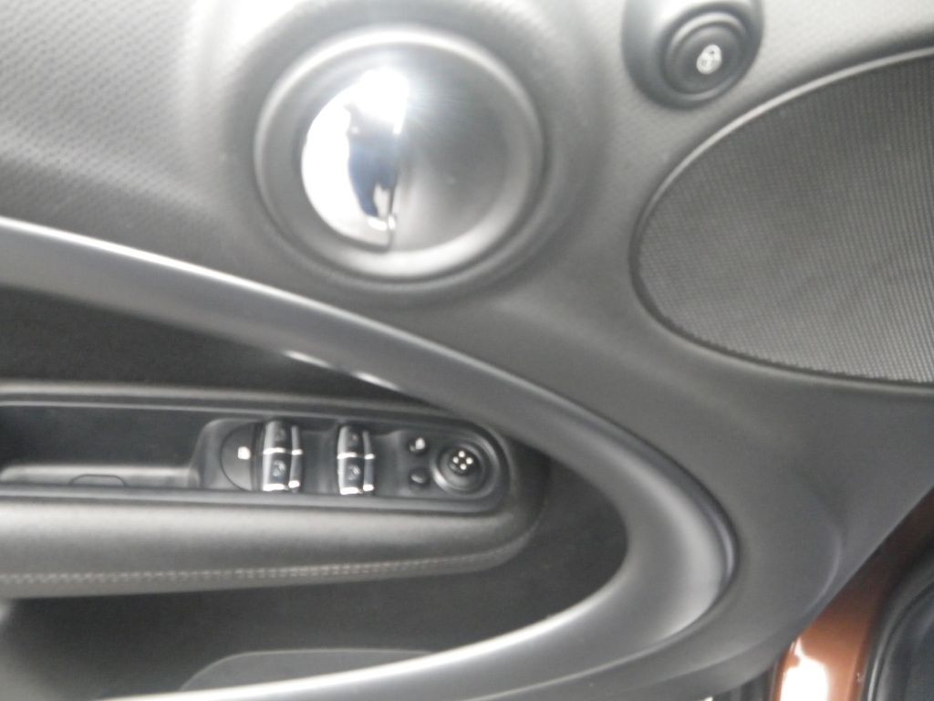 2016 MINI Cooper Image 12