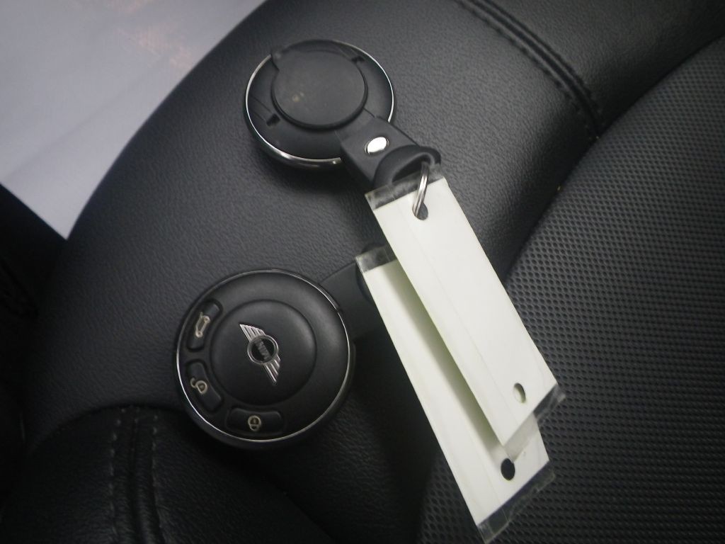 2016 MINI Cooper Image 17