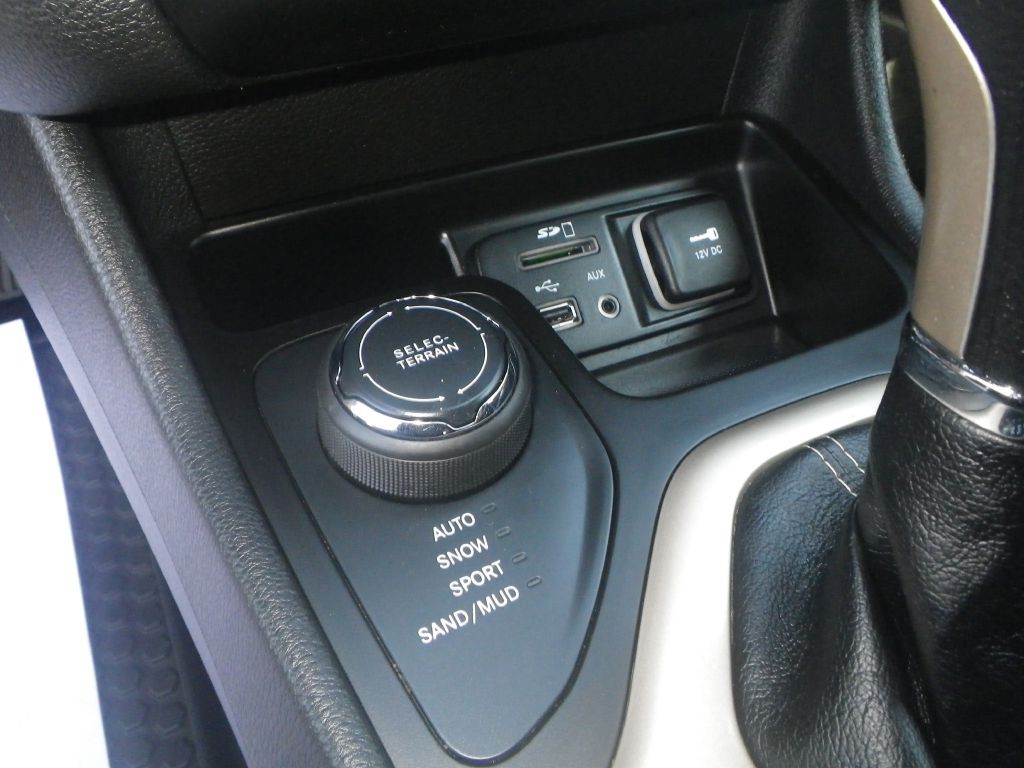 2014 Jeep Cherokee Image 16