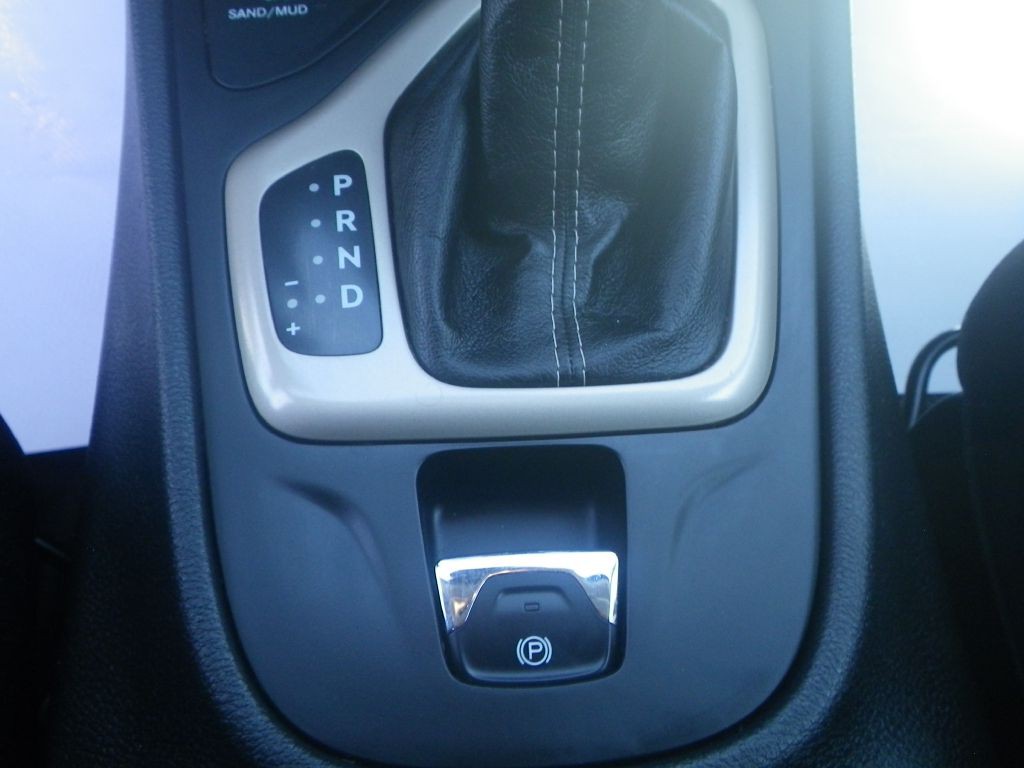 2014 Jeep Cherokee Image 17