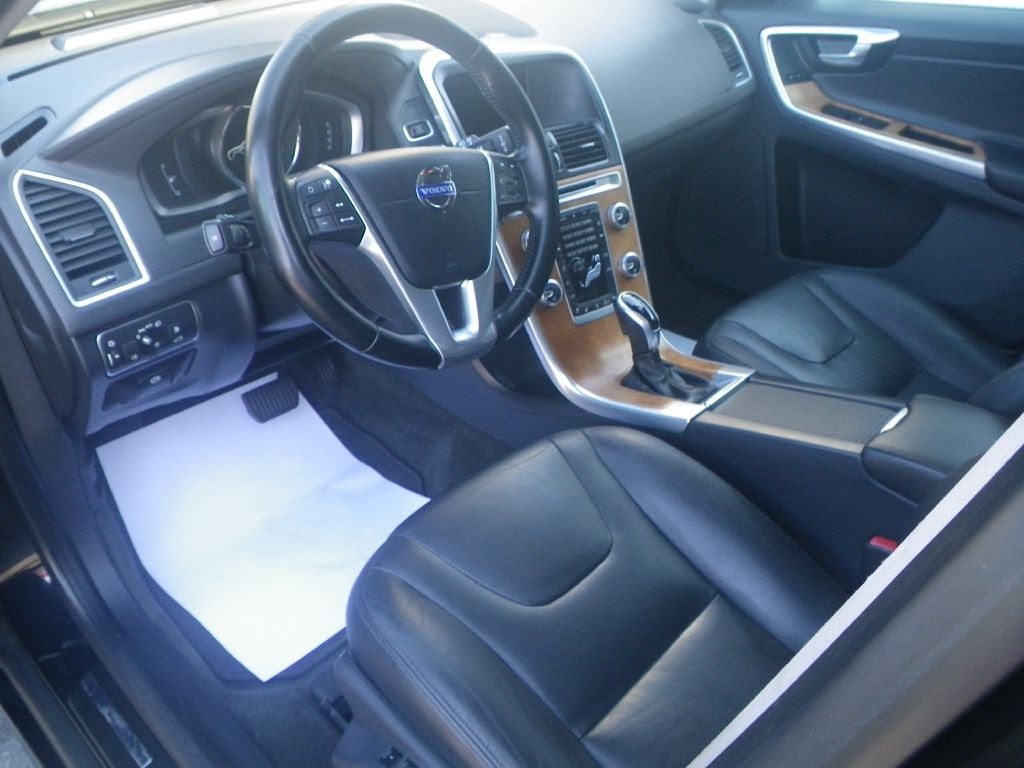 2015 Volvo XC60 Image 12