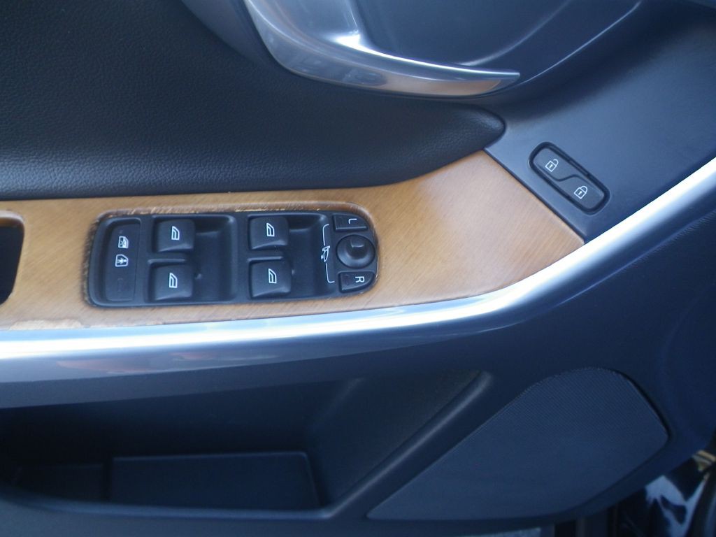 2015 Volvo XC60 Image 14