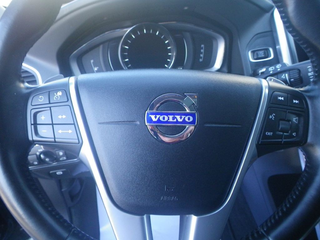 2015 Volvo XC60 Image 16
