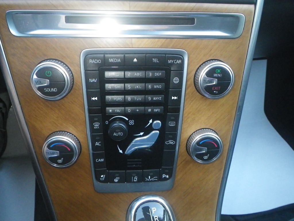 2015 Volvo XC60 Image 17