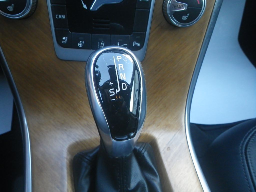 2015 Volvo XC60 Image 18