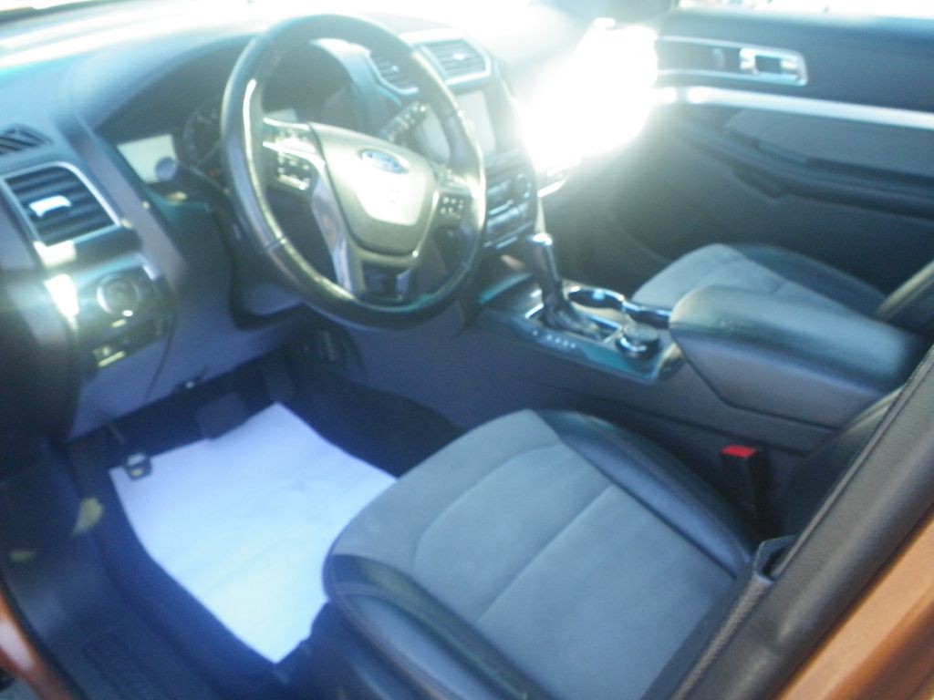 2017 Ford Explorer Image 12