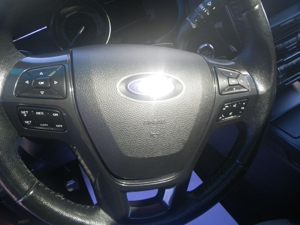 2017 Ford Explorer Image 16