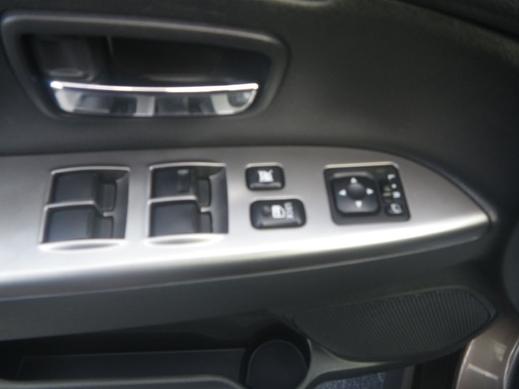 2018 Mitsubishi Outlander Image 12