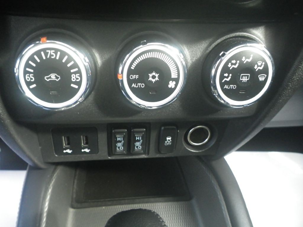2018 Mitsubishi Outlander Image 17