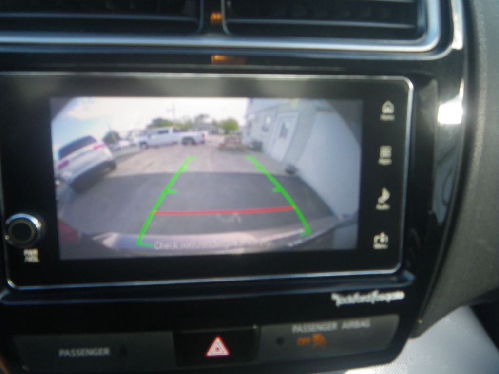 2018 Mitsubishi Outlander Image 19