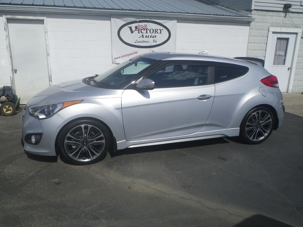 2017 Hyundai Veloster Image 1