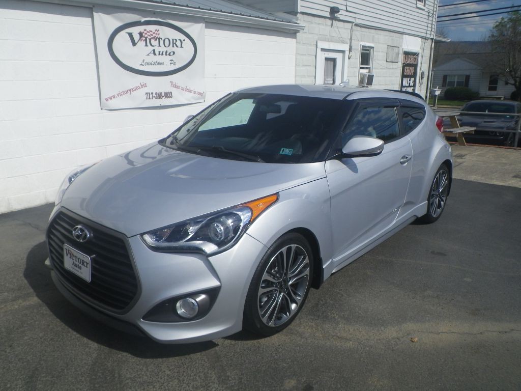 2017 Hyundai Veloster Image 2
