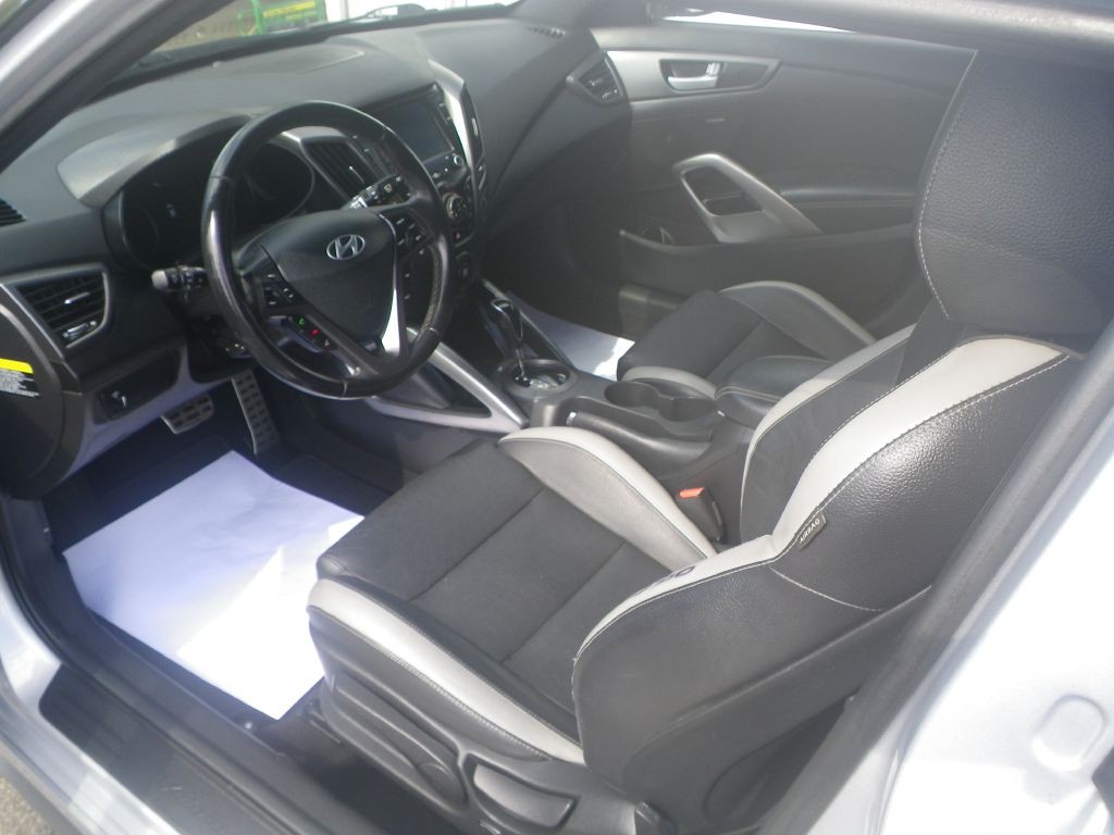 2017 Hyundai Veloster Image 9