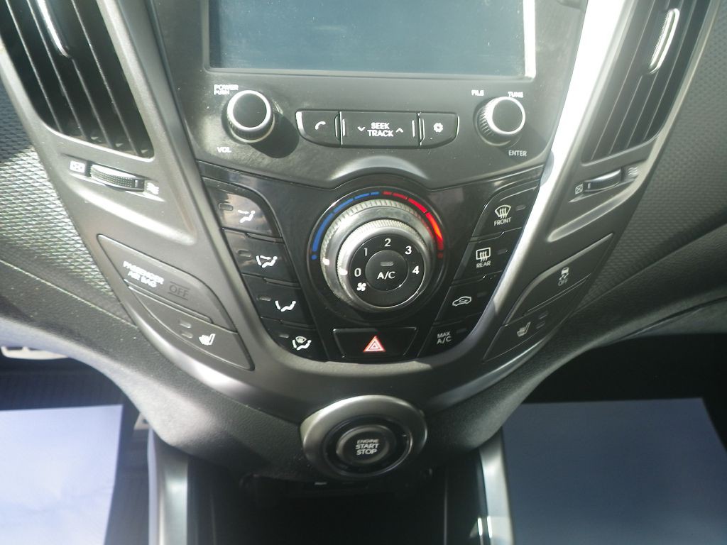 2017 Hyundai Veloster Image 12