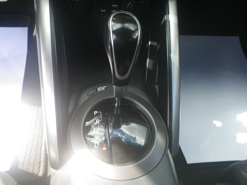 2017 Hyundai Veloster Image 13