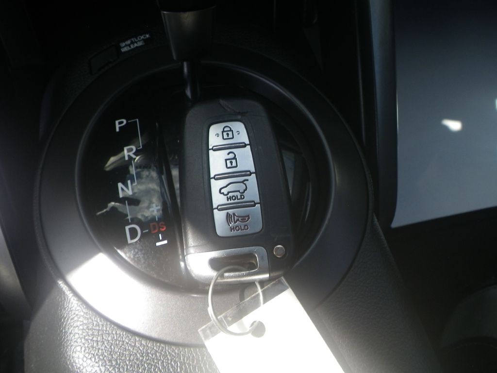 2017 Hyundai Veloster Image 14