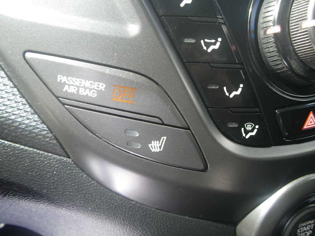 2017 Hyundai Veloster Image 16