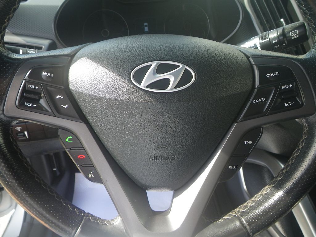 2017 Hyundai Veloster Image 17