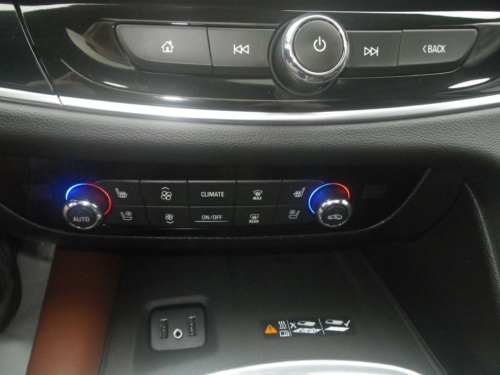 2018 Buick Enclave Image 18