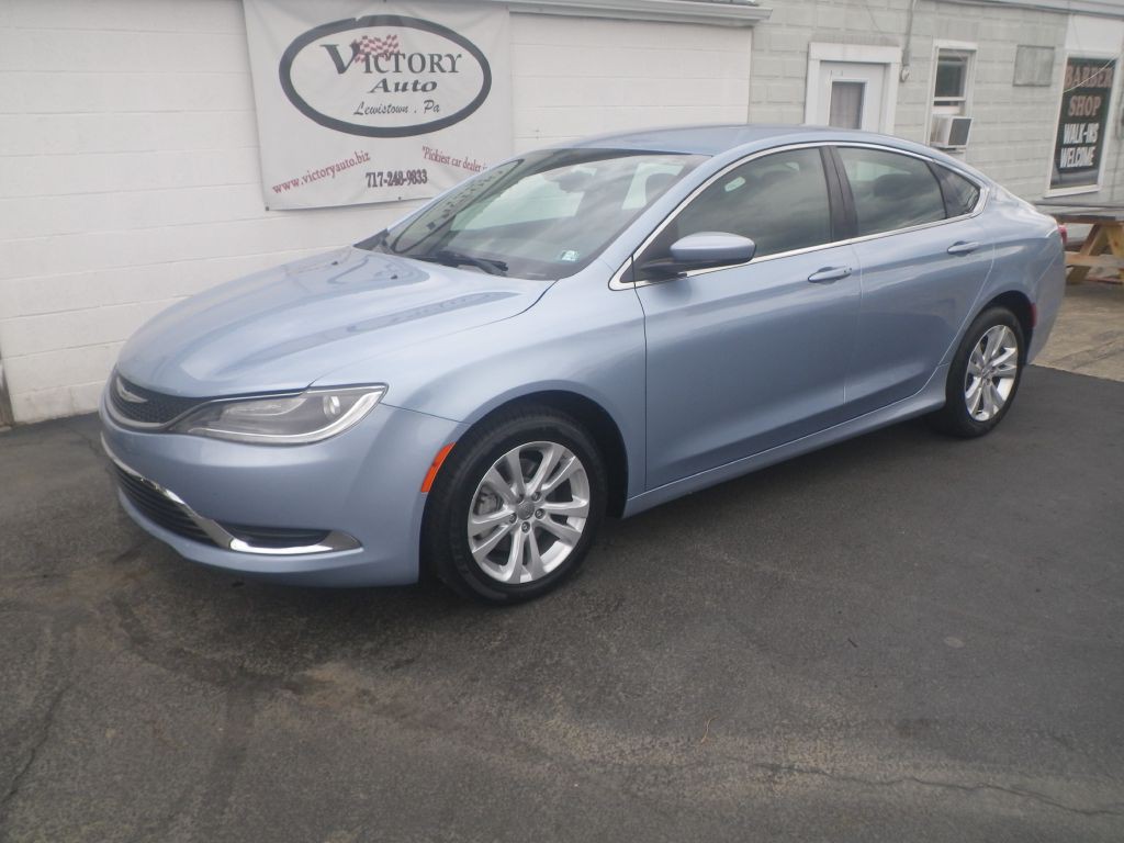 2015 Chrysler 200 Image 2