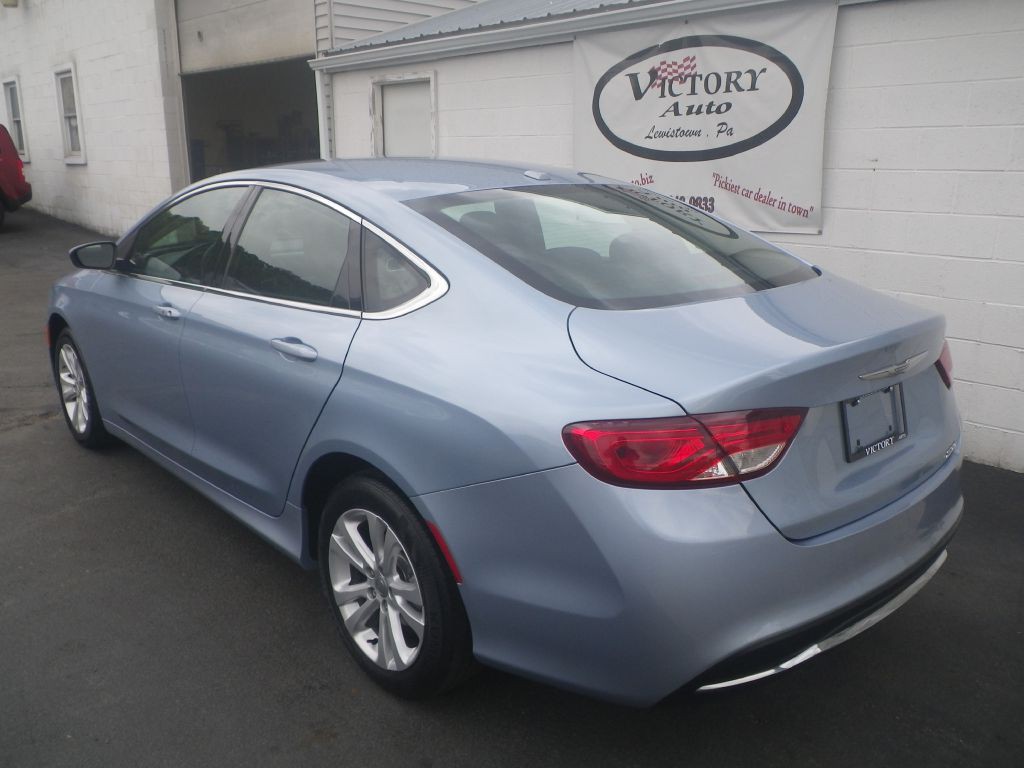 2015 Chrysler 200 Image 4