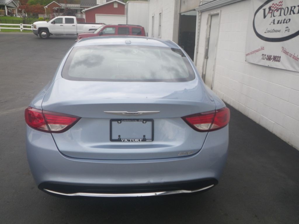 2015 Chrysler 200 Image 5