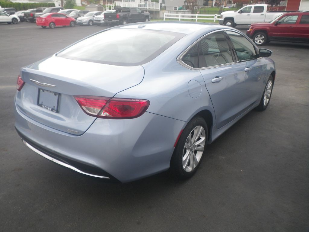 2015 Chrysler 200 Image 6