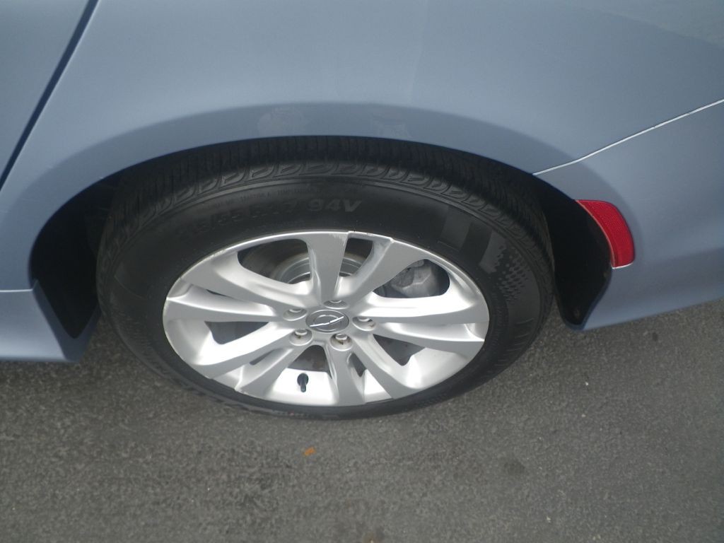 2015 Chrysler 200 Image 7