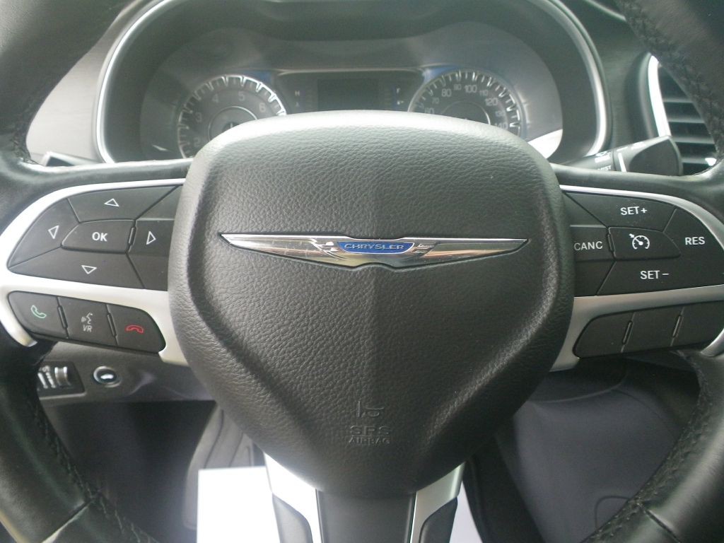 2015 Chrysler 200 Image 13